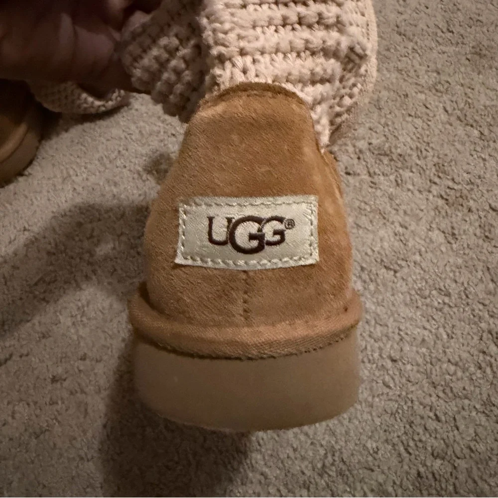 UGG Shaina Size 6 - Picture 11 of 16